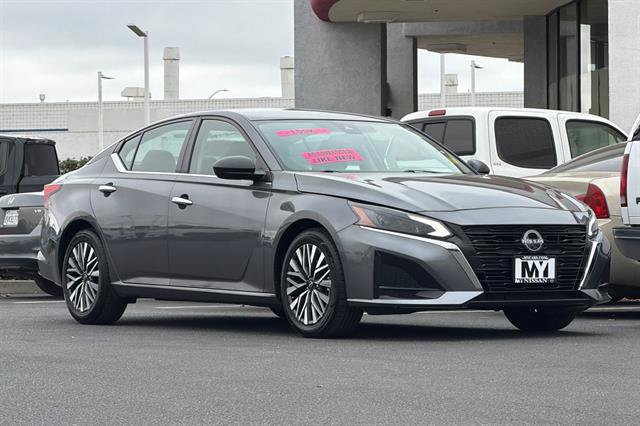 Used 2024 Nissan Altima 2.5 SV FWD image 2