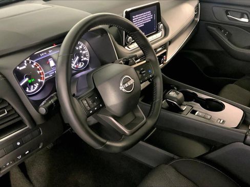 Used 2025 Nissan Rogue SV FWD image 14