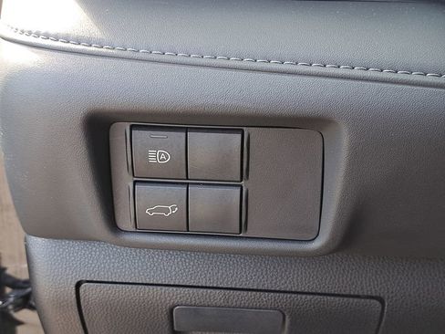 Certified 2020 Toyota Highlander XLE image 32