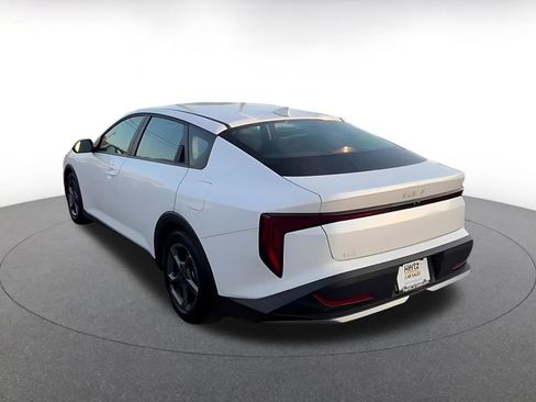 Used 2025 Kia K4 LXS image 11