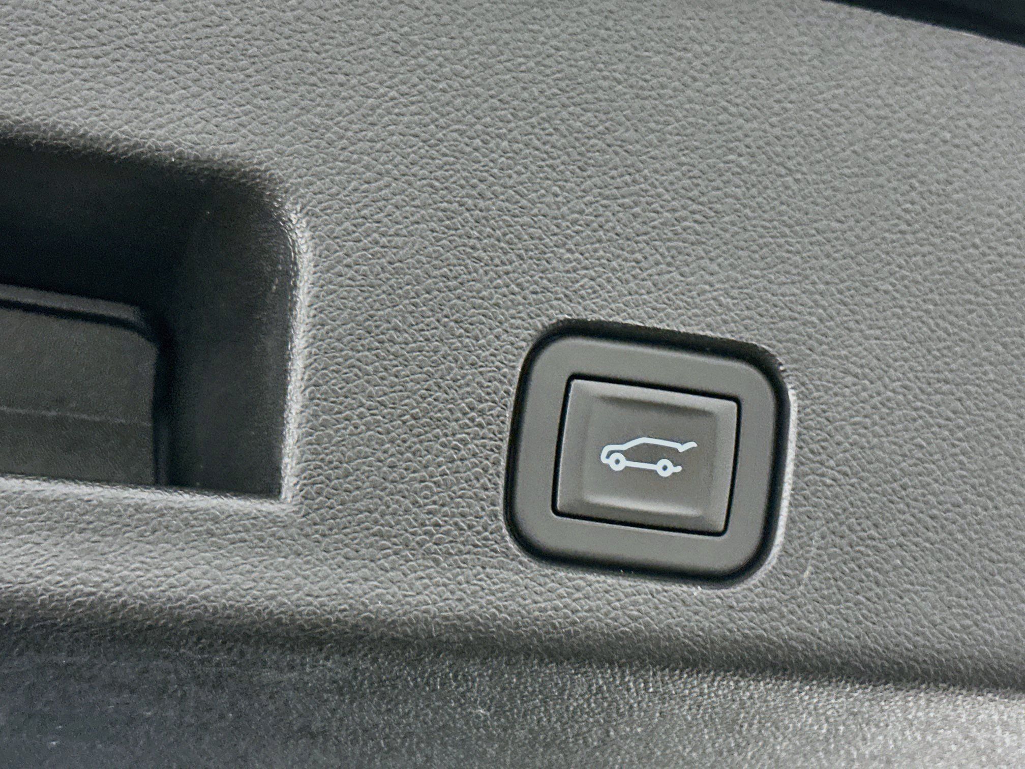 Used 2025 Chevrolet Traverse LT AWD/4WD image 32