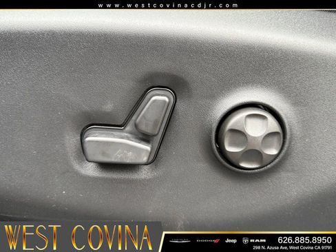 New 2026 Chrysler Pacifica Select FWD image 18