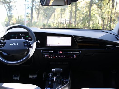 New 2025 Kia Niro EX Touring image 21