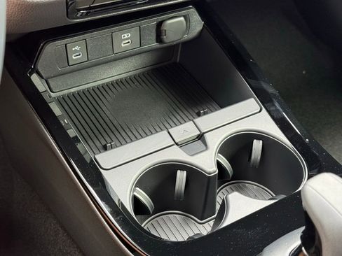 New 2025 Toyota Prius Plug-In Hybrid image 27