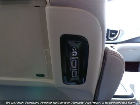 Used 2017 Chrysler Pacifica Touring-L Plus image 41