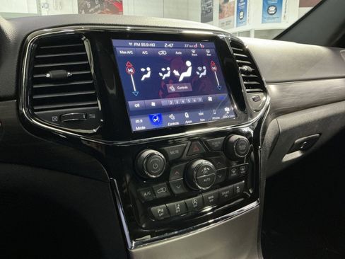 Used 2021 Jeep Grand Cherokee Laredo X image 29