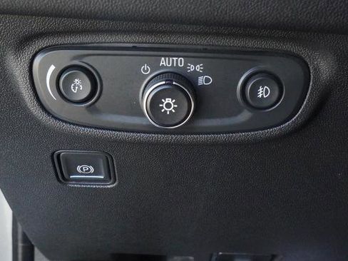 Used 2024 GMC Terrain SLT image 23