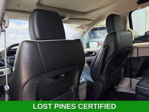 Used 2023 Chrysler Pacifica Limited FWD image 19