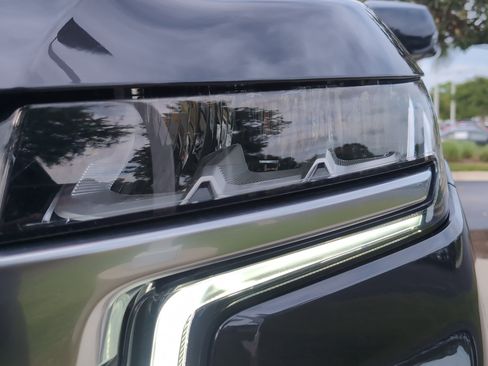 Used 2023 Chevrolet Tahoe High Country AWD/4WD image 6