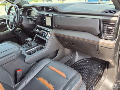 Used 2023 GMC Sierra 1500 AT4 w/ Technology Package AWD/4WD image 12