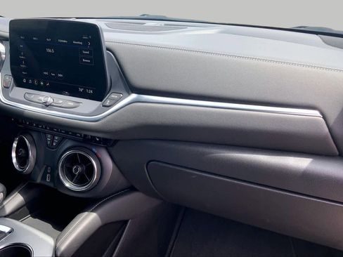 Used 2025 Chevrolet Blazer LT FWD image 17