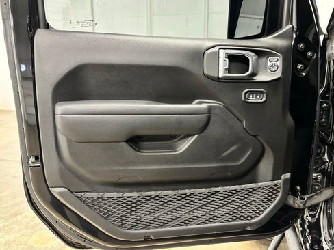 Used 2025 Jeep Wrangler Unlimited Sport AWD/4WD image 18