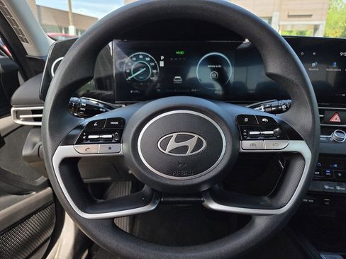 Used 2024 Hyundai Elantra SEL FWD image 23
