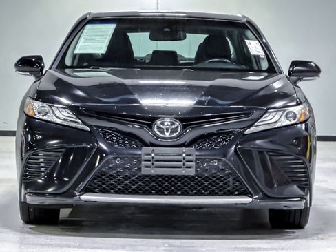 Used 2018 Toyota Camry XSE FWD image 6