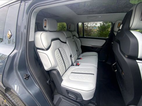 Used 2025 Rivian R1S Adventure AWD/4WD image 19