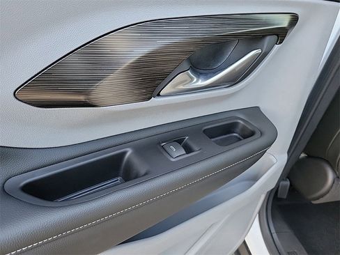 Used 2024 GMC Terrain SLT image 14