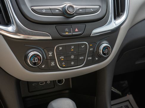 Used 2022 Chevrolet Equinox LT image 14