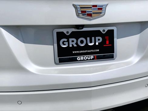 Used 2024 Cadillac XT4 Luxury w/ Cold Weather Package FWD image 10