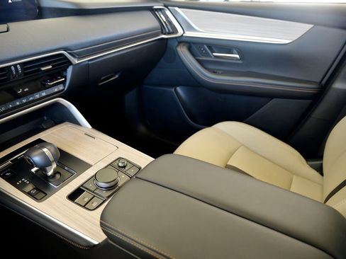 Certified 2024 MAZDA CX-90 Plug-In Hybrid w/ Premium Pkg image 27