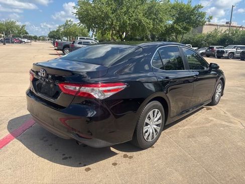 Used 2018 Toyota Camry FWD image 5