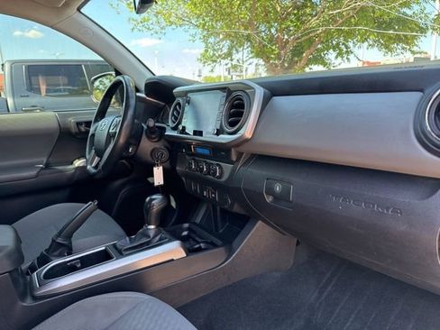 Used 2022 Toyota Tacoma SR5 RWD image 4