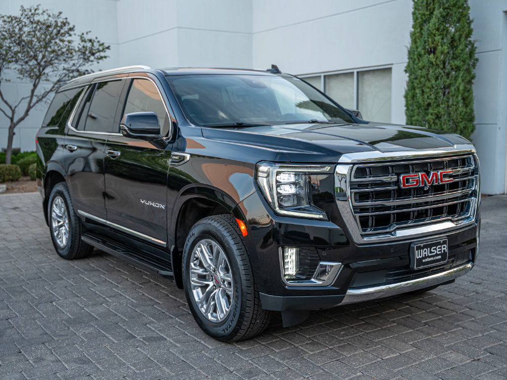 Used 2024 GMC Yukon SLT w/ SLT Premium Package AWD/4WD image 3