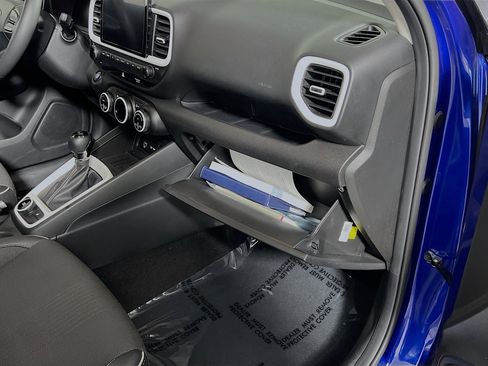 Used 2024 Hyundai Venue Limited image 35