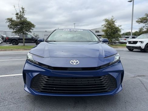 Used 2025 Toyota Camry SE image 2