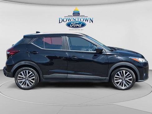 Used 2021 Nissan Kicks SV FWD image 2