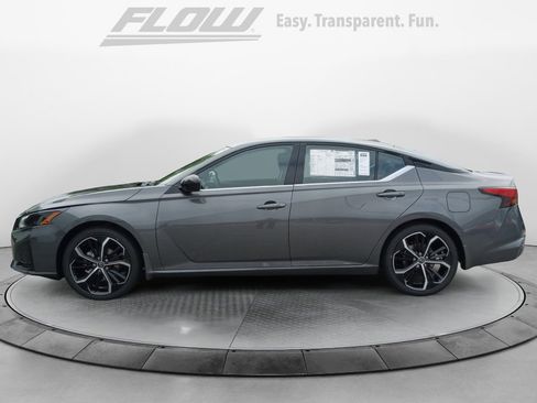 New 2025 Nissan Altima 2.5 SR image 4