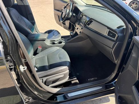 Used 2019 Kia Niro Touring FWD image 24