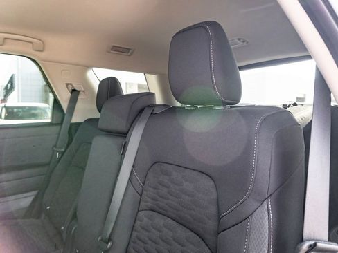 Used 2025 Nissan Pathfinder S FWD image 26