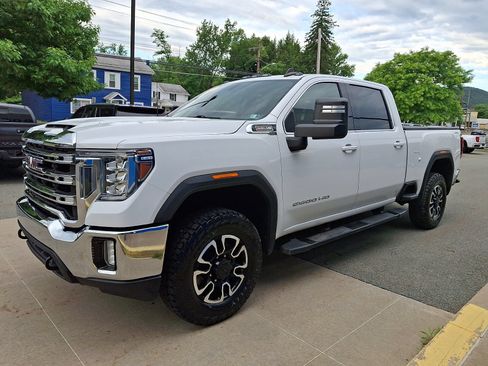 Used 2020 GMC Sierra 2500 SLE w/ SLE Value Package; AWD/4WD image 3