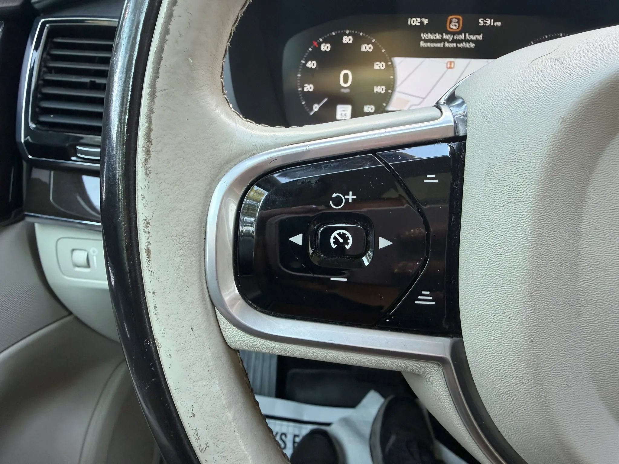Used 2018 Volvo XC90 T6 Momentum w/ Convenience Package AWD/4WD image 29