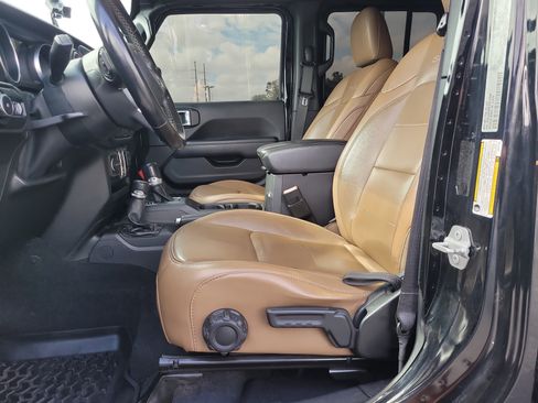 Used 2020 Jeep Wrangler Unlimited Sahara AWD/4WD image 16