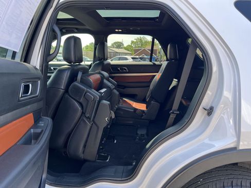 Used 2019 Ford Explorer XLT w/ Equipment Group 202A AWD/4WD image 45