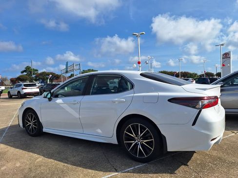 Used 2023 Toyota Camry SE FWD image 5