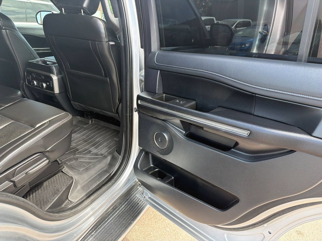 Used 2020 Ford Expedition XLT w/ Equipment Group 202A AWD/4WD image 15