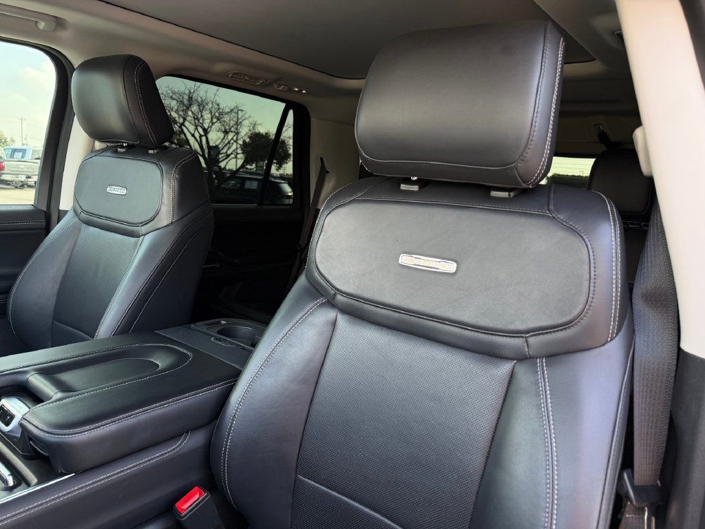 Used 2025 Ford Expedition Platinum AWD/4WD image 10