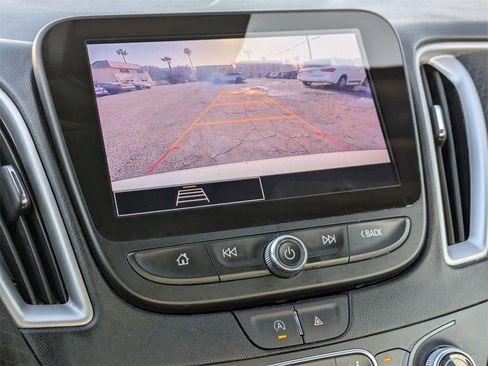 Used 2024 Chevrolet Malibu LT image 16