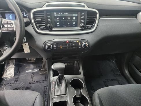 Used 2020 Kia Sorento LX FWD image 16