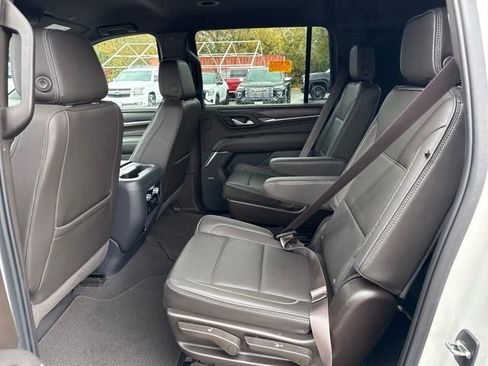 Used 2022 GMC Yukon XL Denali image 24