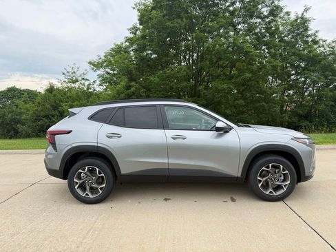 New 2026 Chevrolet Trax LT FWD image 2
