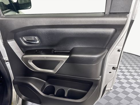 Used 2020 Nissan Titan SV image 28