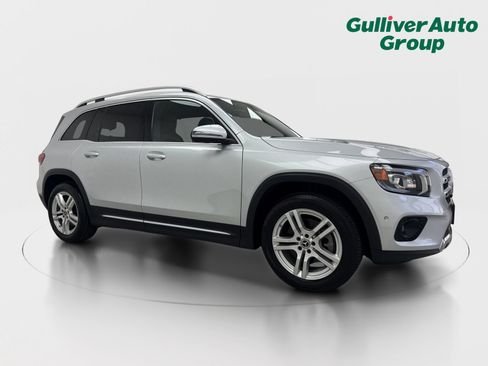 Used 2020 Mercedes-Benz GLB 250 4MATIC w/ Parking Assistance Package image 12