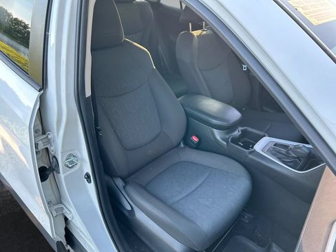 Used 2022 Toyota RAV4 XLE FWD image 23