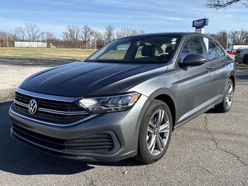 Used 2024 Volkswagen Jetta SE FWD image 4