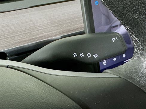 Used 2024 Tesla Model Y 2WD image 24