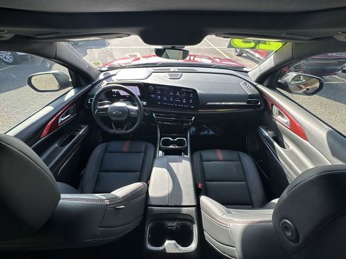 Used 2025 Chevrolet Traverse RS image 18