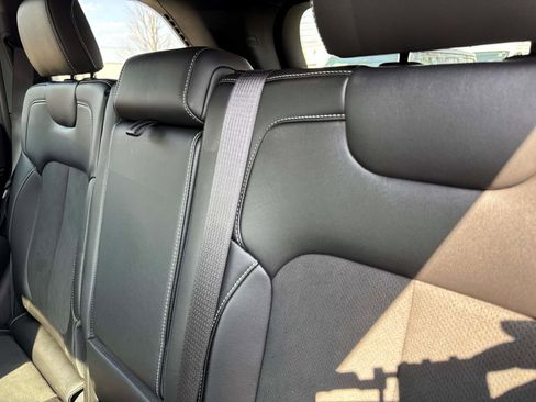 Used 2025 Jeep Grand Cherokee 4WD image 8